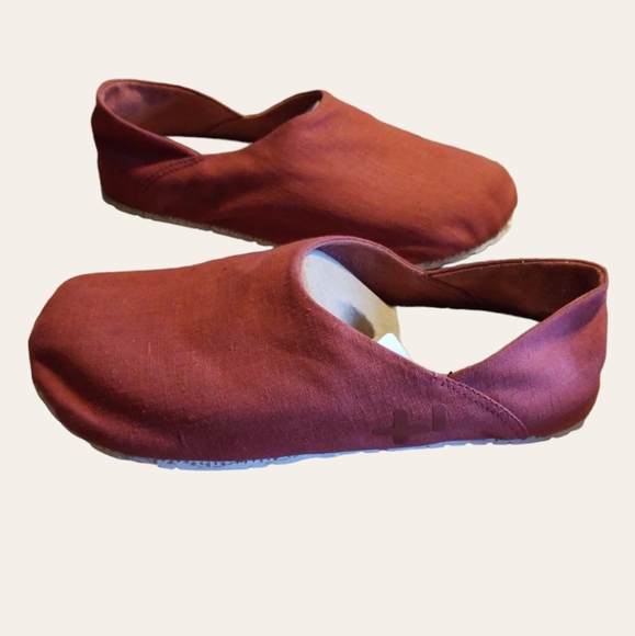 Sale! 1 Mystery Pair OTC Slip-On Unisex Sneakers - Picture 3 of 13